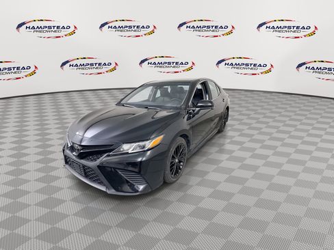 Used 2020 Toyota Camry SE FWD image 4
