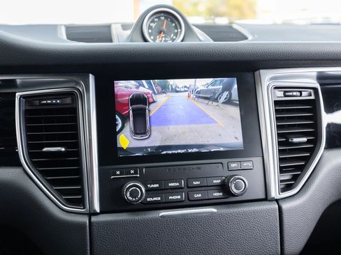 Used 2018 Porsche Macan Sport Edition image 36