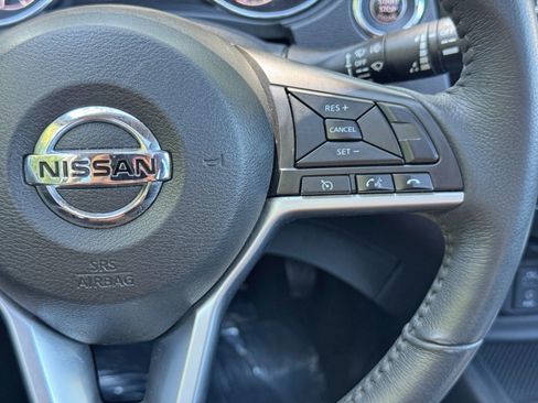 Used 2017 Nissan Rogue SV FWD image 22