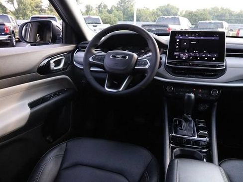 Used 2025 Jeep Compass Limited AWD/4WD image 24