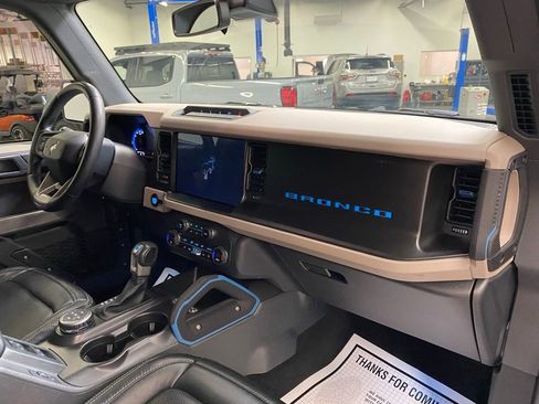 Used 2023 Ford Bronco Wildtrak image 15