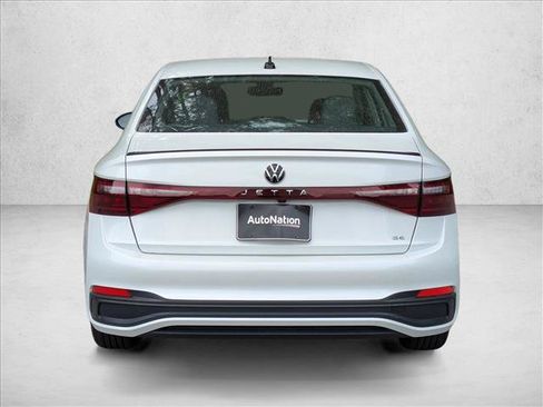 Used 2025 Volkswagen Jetta SE FWD image 7