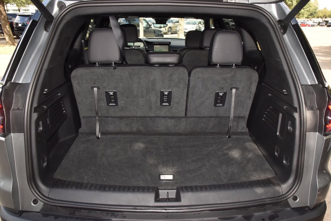 Used 2026 GMC Acadia Elevation w/ Elevation Premium Package FWD image 37