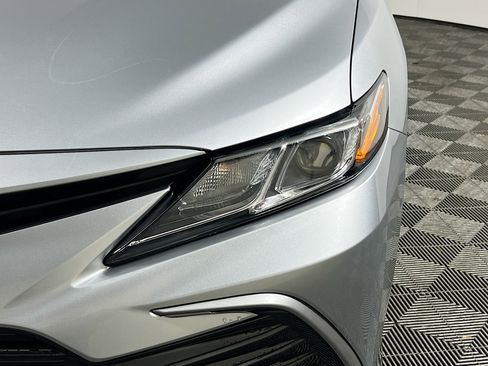 Used 2021 Toyota Camry LE image 11