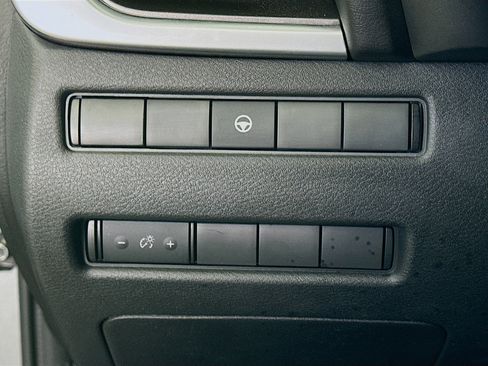 Used 2023 Nissan Rogue SV image 17