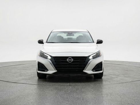 Used 2025 Nissan Altima 2.5 SV image 2