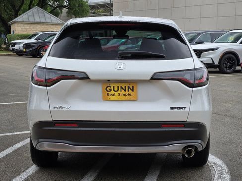 Used 2025 Honda HR-V Sport image 4