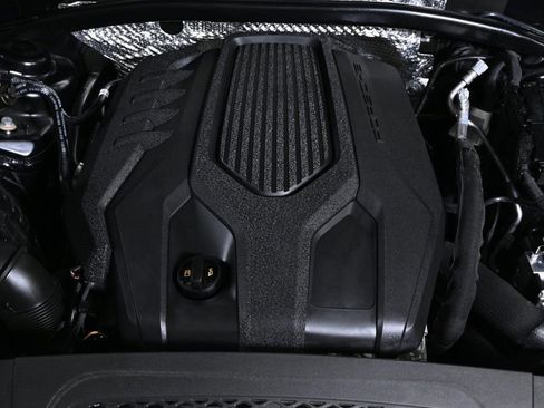 Certified 2024 Porsche Macan image 27