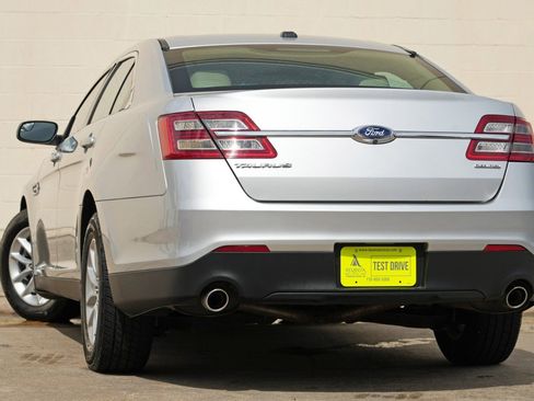 Used 2015 Ford Taurus SE FWD image 5