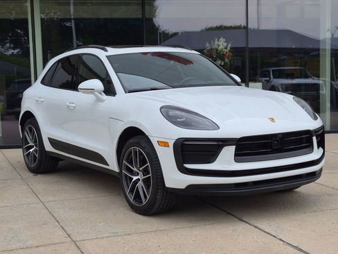 Certified 2026 Porsche Macan AWD/4WD image 7