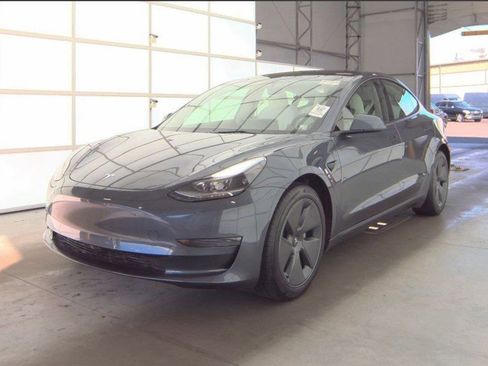 Used 2023 Tesla Model 3 Standard Range image 3