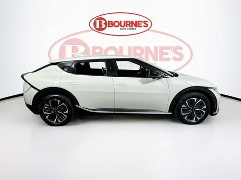 Used 2024 Kia EV6 Light AWD/4WD image 11