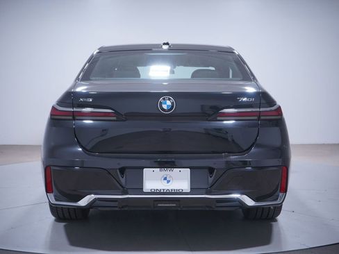Used 2024 BMW 740i xDrive w/ Premium Package 2 AWD/4WD image 5
