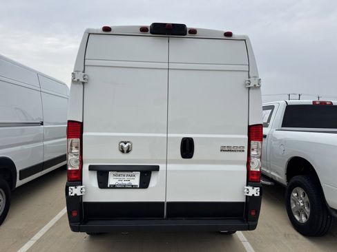 Used 2025 RAM ProMaster 2500 w/ Convenience Group FWD image 5