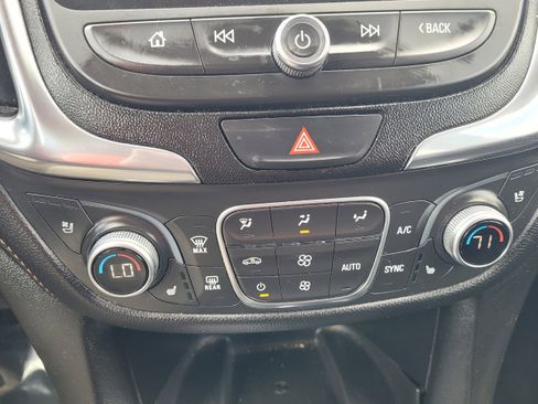 Used 2020 Chevrolet Equinox Premier FWD image 23