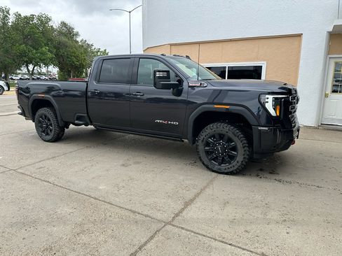 Used 2024 GMC Sierra 3500 AT4 w/ Technology Package AWD/4WD image 5