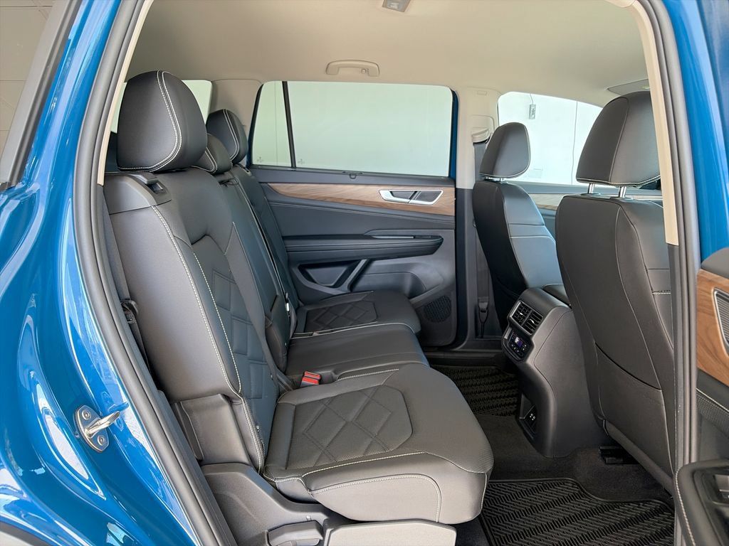 Certified 2026 Volkswagen Atlas SE FWD image 32