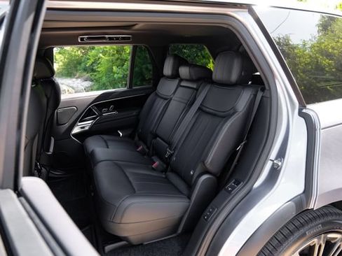 New 2026 Land Rover Range Rover Long Wheelbase SE AWD/4WD image 47