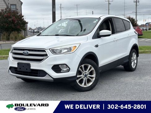 Used 2017 Ford Escape SE FWD image 1