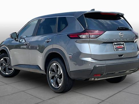 Used 2025 Nissan Rogue SV AWD/4WD image 12