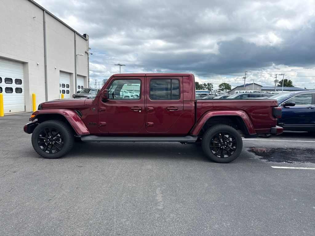 Used 2021 Jeep Gladiator Overland AWD/4WD image 3