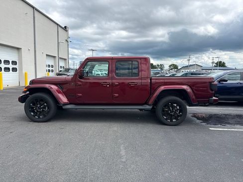 Used 2021 Jeep Gladiator Overland AWD/4WD image 3