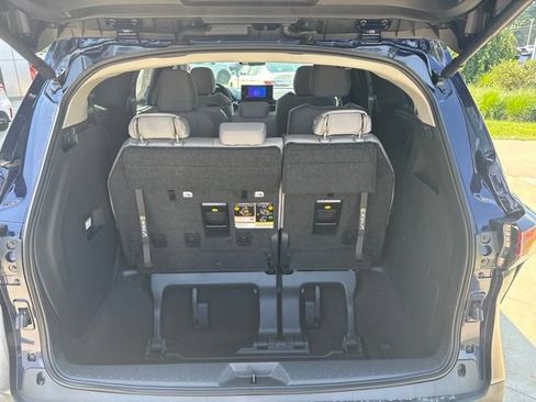 Used 2026 Toyota Sienna LE FWD image 29