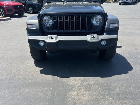 Used 2025 Jeep Wrangler Unlimited Sport AWD/4WD image 4
