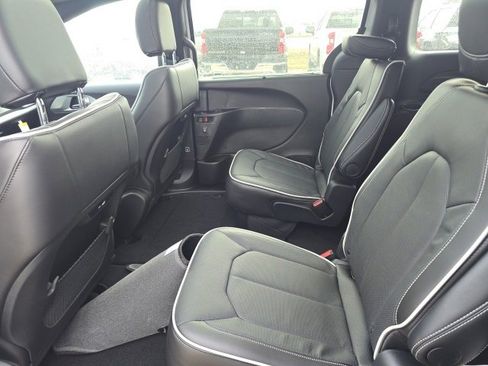 New 2026 Chrysler Pacifica Limited w/ S Appearance Package image 11