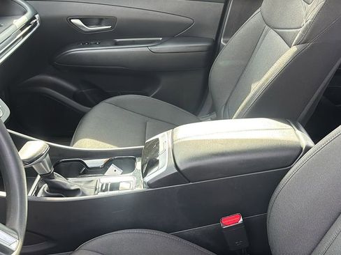 Used 2025 Hyundai Tucson SE image 24