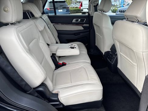Used 2017 Ford Explorer Platinum image 19