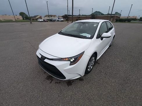 Used 2025 Toyota Corolla LE FWD image 15