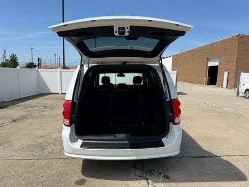 Used 2018 Dodge Grand Caravan SXT w/ Driver Convenience Group FWD image 11