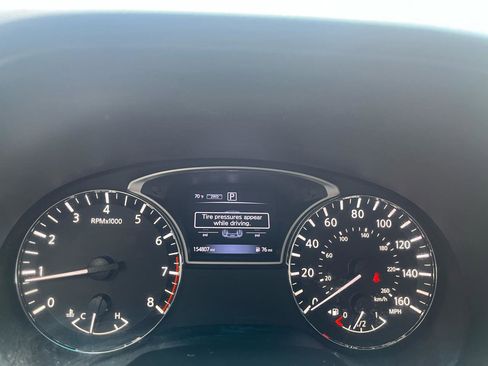 Used 2016 Nissan Pathfinder SV image 16