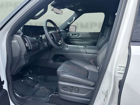 Used 2025 Nissan Armada PRO-4X image 10