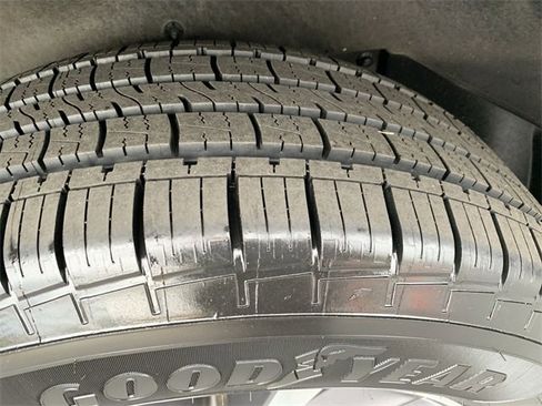 Used 2017 Toyota Highlander XLE image 36