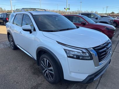 Used 2025 Nissan Pathfinder Platinum