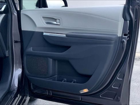 Used 2024 Toyota Sienna XLE FWD image 28
