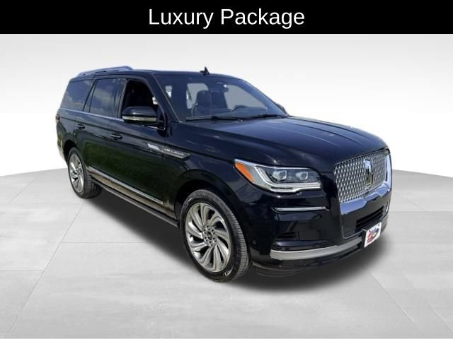 Used 2022 Lincoln Navigator Reserve AWD/4WD image 6