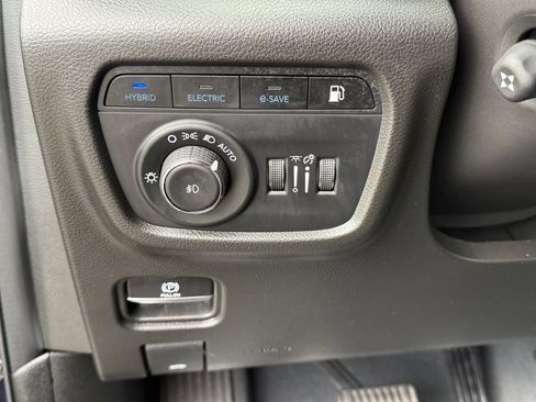 Used 2023 Jeep Grand Cherokee Overland AWD/4WD image 22