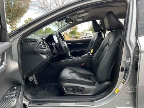 Used 2022 Toyota Camry XSE image 4