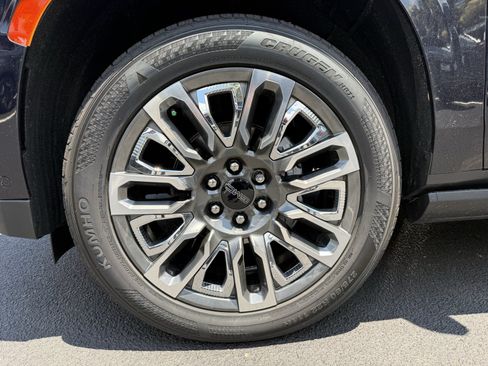 Used 2023 GMC Yukon Denali Ultimate AWD/4WD image 13