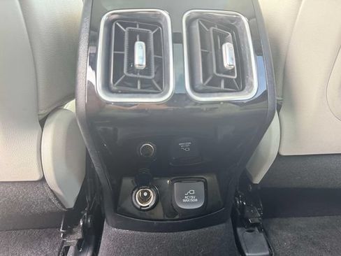 Used 2025 Kia Sorento SX Prestige AWD/4WD image 17
