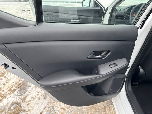 Used 2025 Nissan Sentra SV image 16