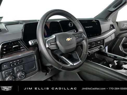 Used 2025 Chevrolet Tahoe LT RWD image 4