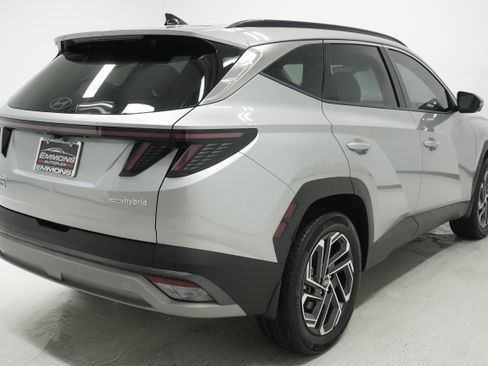 Used 2025 Hyundai Tucson Limited AWD/4WD image 4
