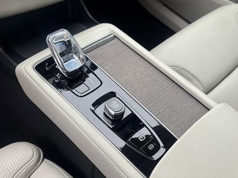 New 2026 Volvo XC90 B6 Ultra w/ Protection Package image 11