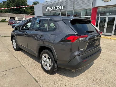 Used 2019 Toyota RAV4 XLE w/ Convenience Package FWD image 12