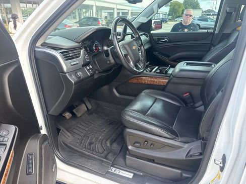 Used 2020 Chevrolet Tahoe Premier w/ RST 6.2L Performance Edition RWD image 12