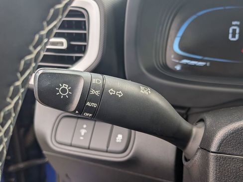 Certified 2023 Hyundai Venue Limited FWD image 18